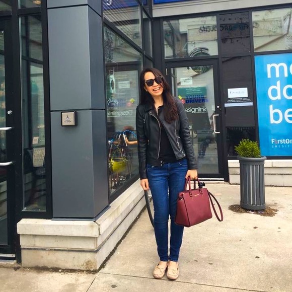 Meet your Posher, Chesia - Picture 1 of 1